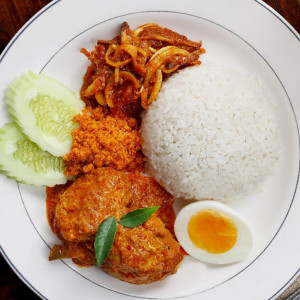 π nasi lemak- curry chicken