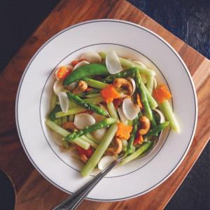 π asparagus with lily bulbs and cashew